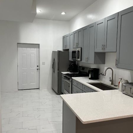 Adorable 2 Bedroom Apartment With Free Street Parking Chicago Exterior photo