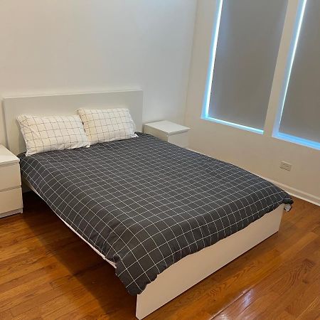 Adorable 2 Bedroom Apartment With Free Street Parking Chicago Exterior photo