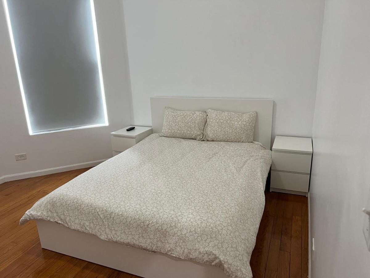 Adorable 2 Bedroom Apartment With Free Street Parking Chicago Exterior photo